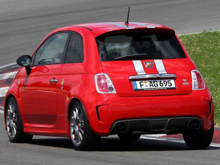  Abarth 695 Tributo Ferrari 2010 года  (фото 8 из 19)